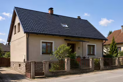 Kolik stojí nová střecha na starém domě? Cena za m², rozpočet a skryté náklady